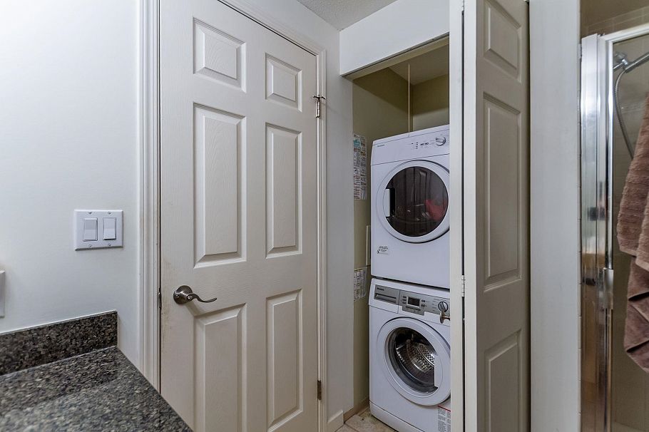 302 3608 Deercrest Drive North Vancouver, BC - 23