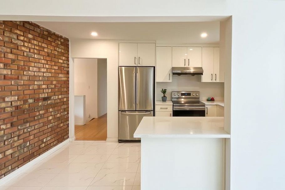 316 W Queens Road North Vancouver, BC - 14