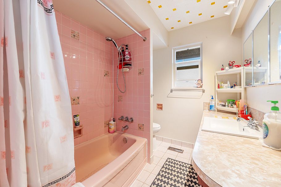 1465 E 49th Avenue Vancouver, BC - 9