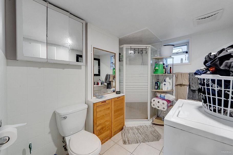 7396 Sherbrooke Street Vancouver, BC - 29