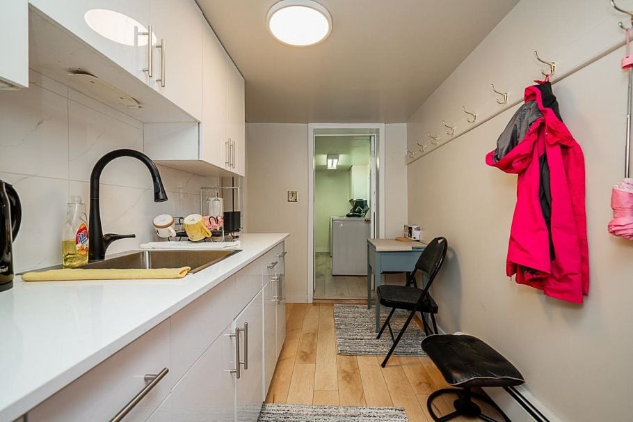 3099 W 6th Avenue Vancouver, BC - 18