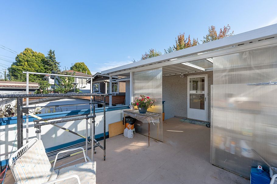 1465 E 49th Avenue Vancouver, BC - 29