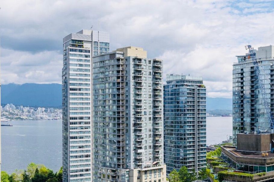 2201 1328 W Pender Street Vancouver, BC - 1