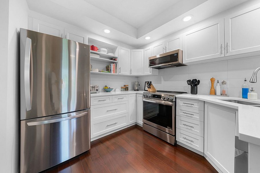 204 3151 Woodbine Drive North Vancouver, BC - 12