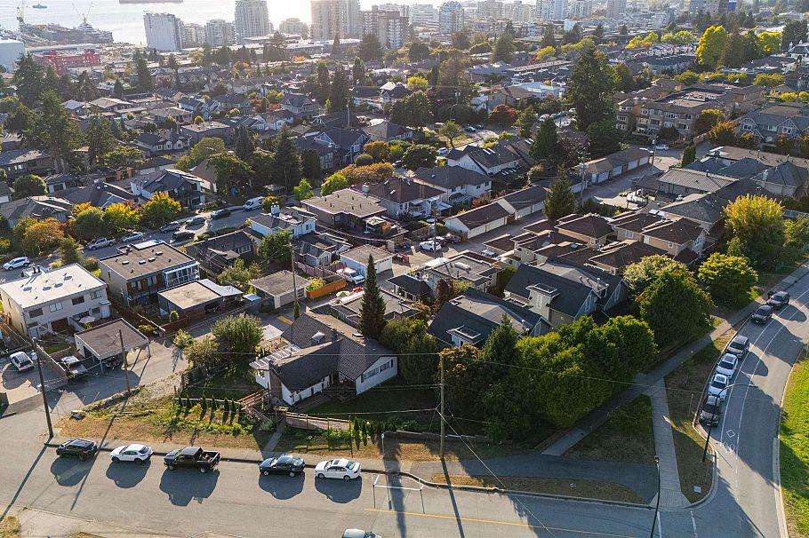 645 St. Davids Avenue North Vancouver, BC - 6