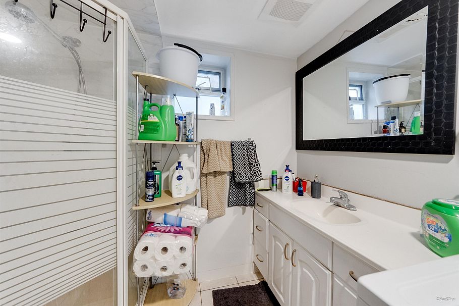 7396 Sherbrooke Street Vancouver, BC - 30