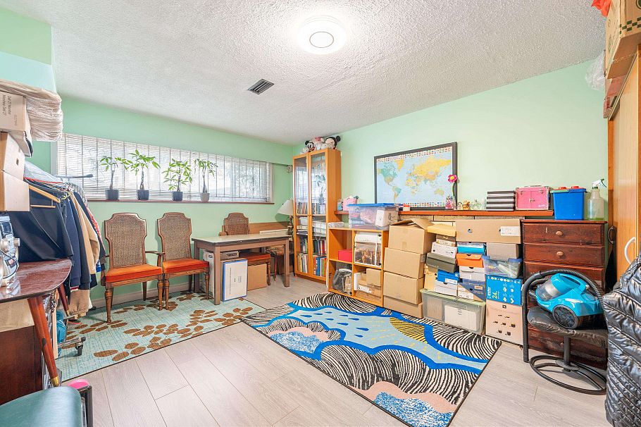 1465 E 49th Avenue Vancouver, BC - 11