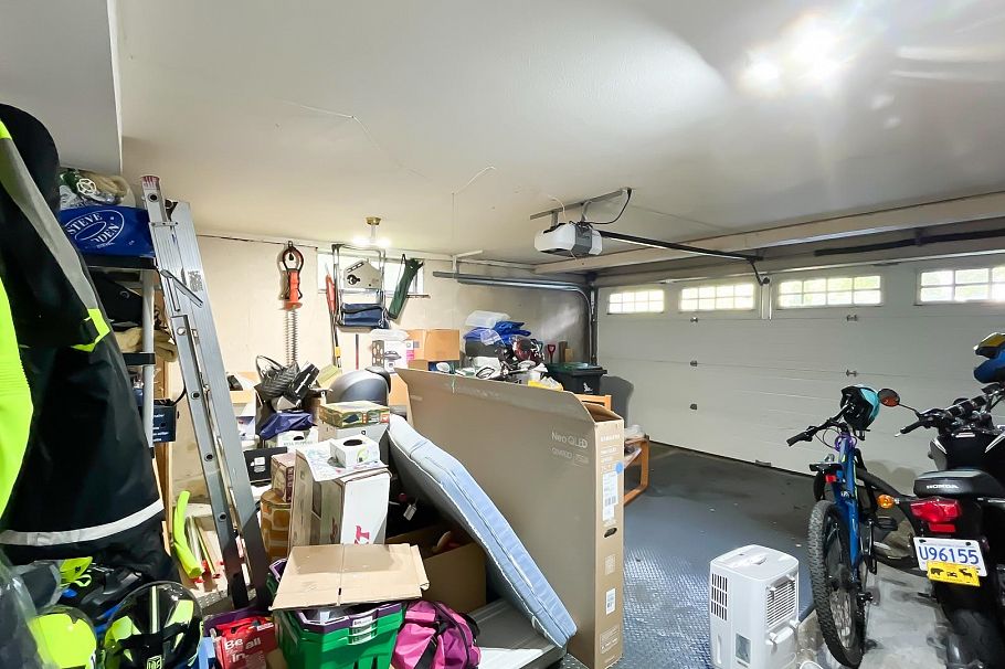 3651 Garibaldi Drive North Vancouver, BC - 32