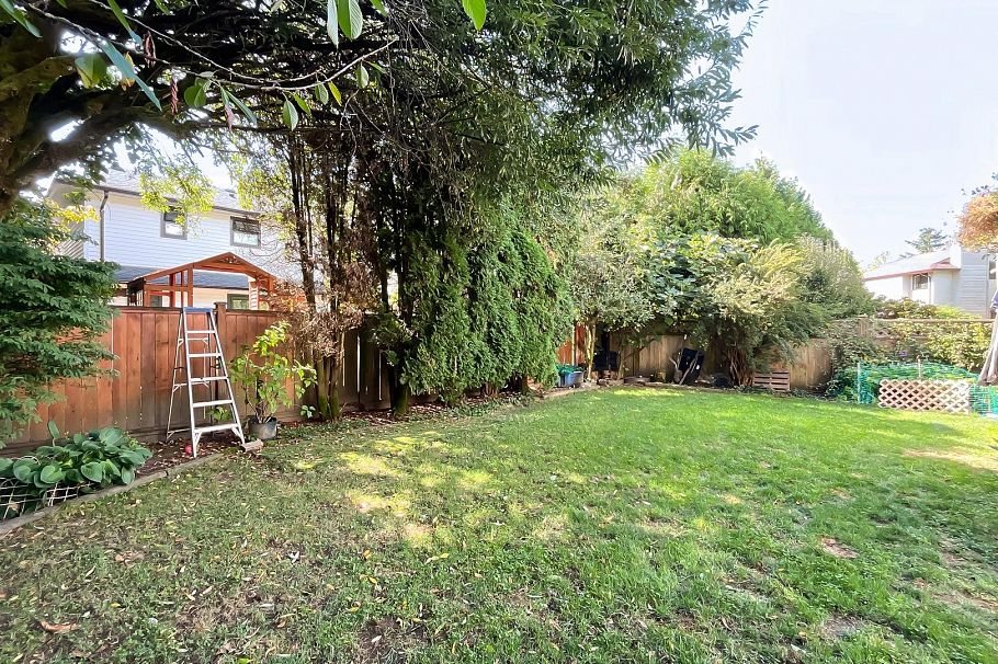 3651 Garibaldi Drive North Vancouver, BC - 40