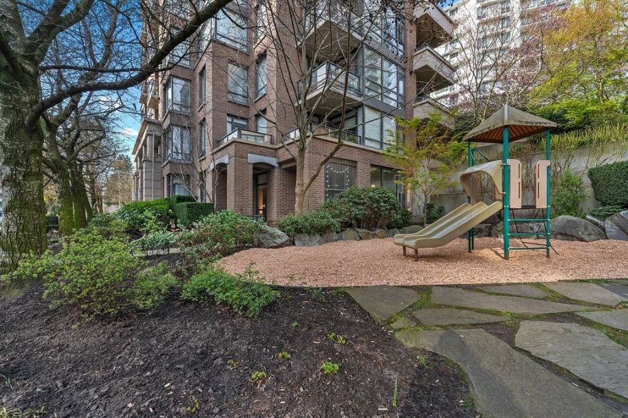 103 170 W 1st Street North Vancouver, BC - 33