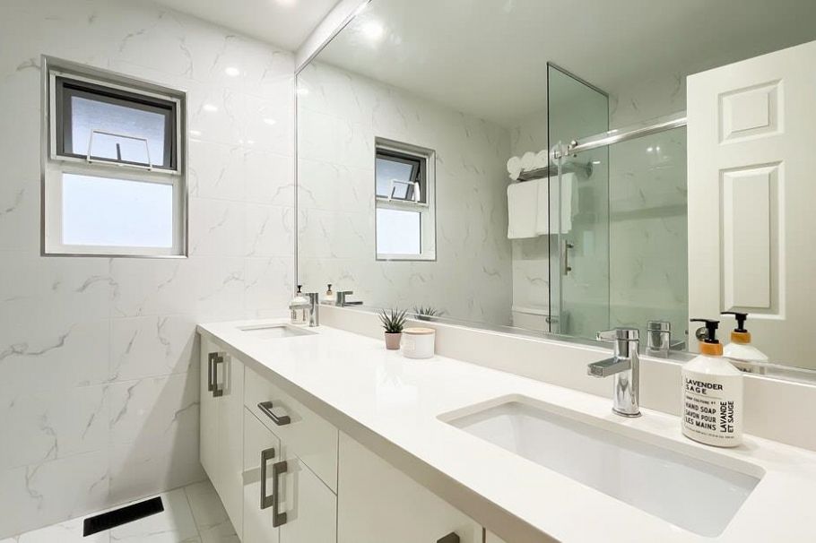 316 W Queens Road North Vancouver, BC - 23