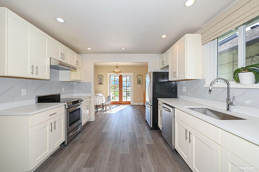 2696 W 42nd Avenue Vancouver, BC - 1