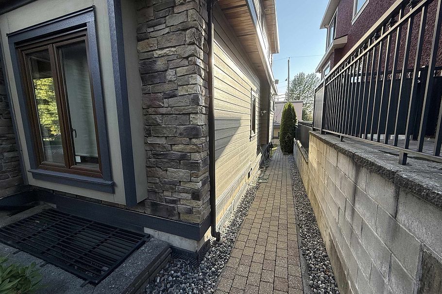 7689 Jasper Crescent Vancouver, BC - 12