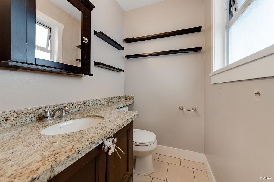 7396 Sherbrooke Street Vancouver, BC - 18