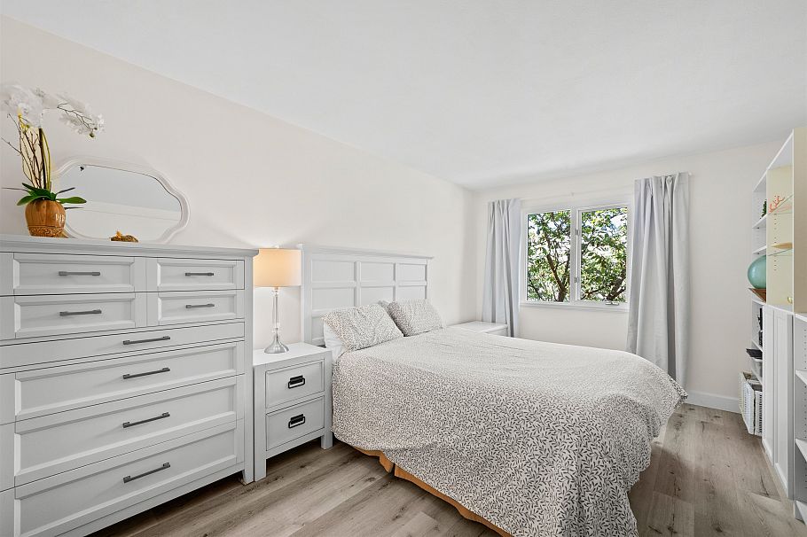 204 1528 Bowser Avenue North Vancouver, BC - 11