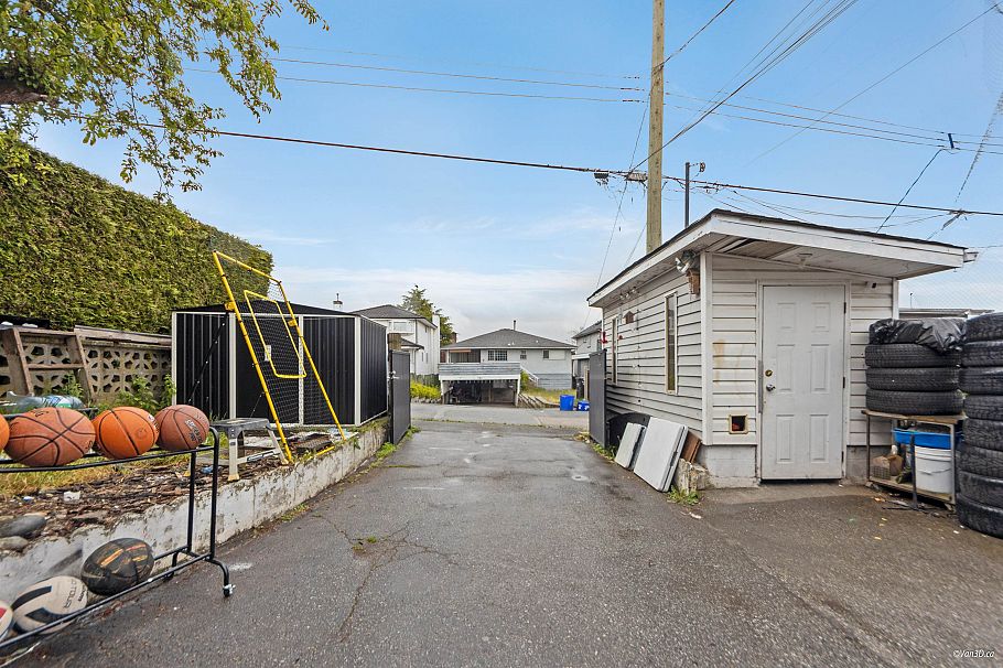 7396 Sherbrooke Street Vancouver, BC - 36