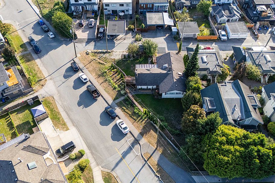 645 St. Davids Avenue North Vancouver, BC - 5