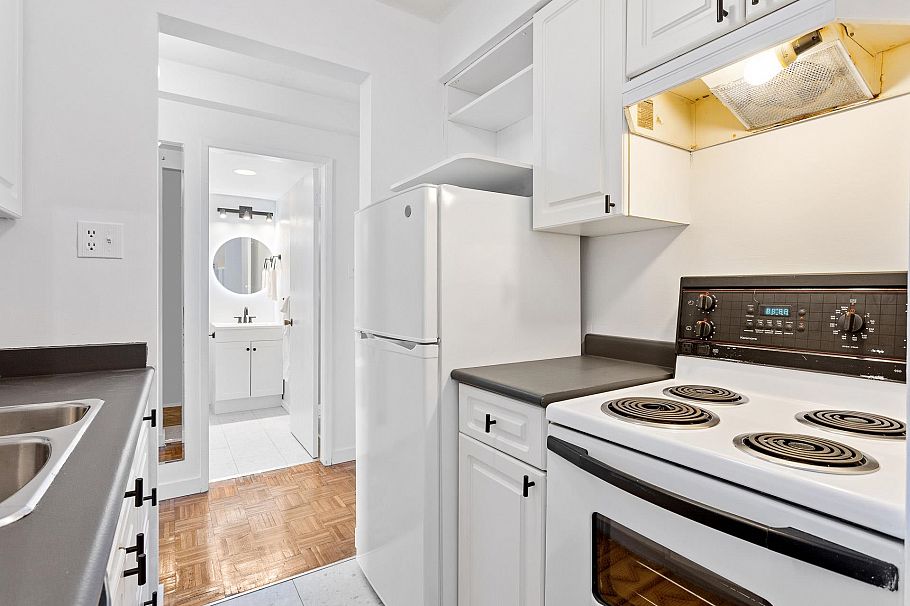 601 1850 Comox Street Vancouver, BC - 16