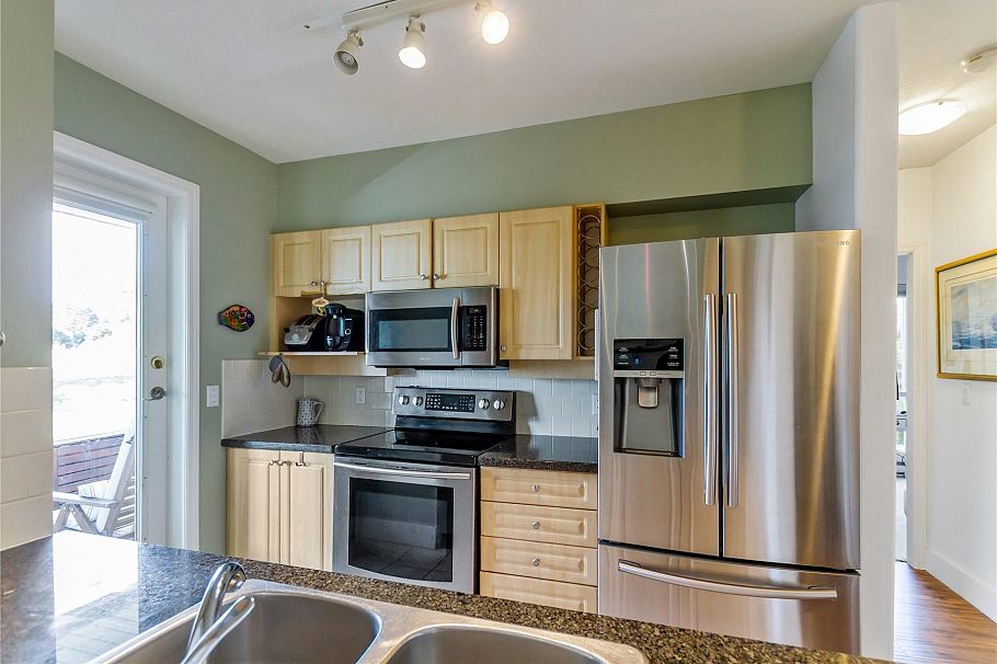 302 3608 Deercrest Drive North Vancouver, BC - 11