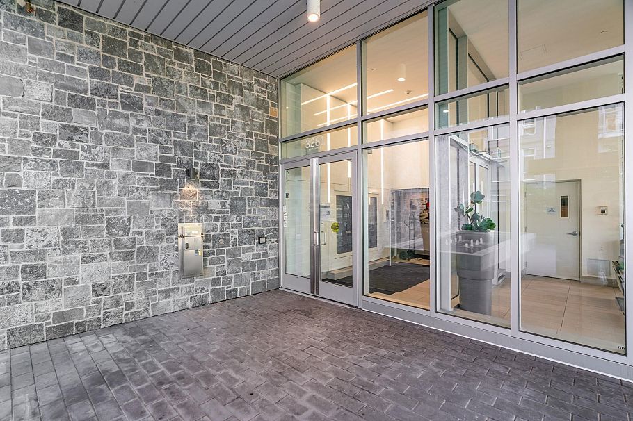 605 3281 E Kent Avenue North Vancouver, BC - 3