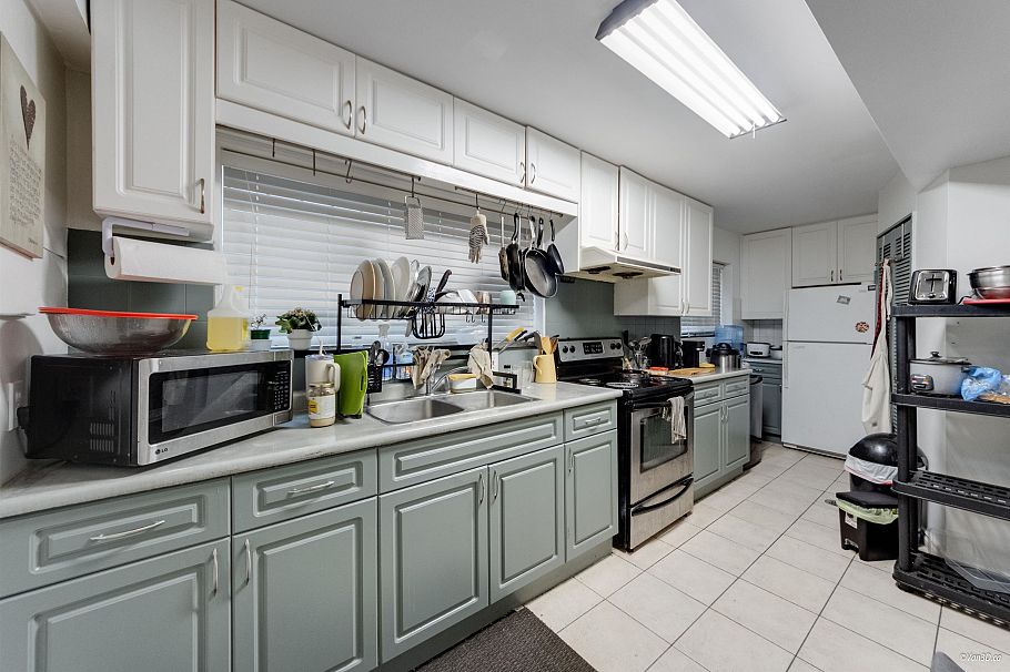 7396 Sherbrooke Street Vancouver, BC - 24