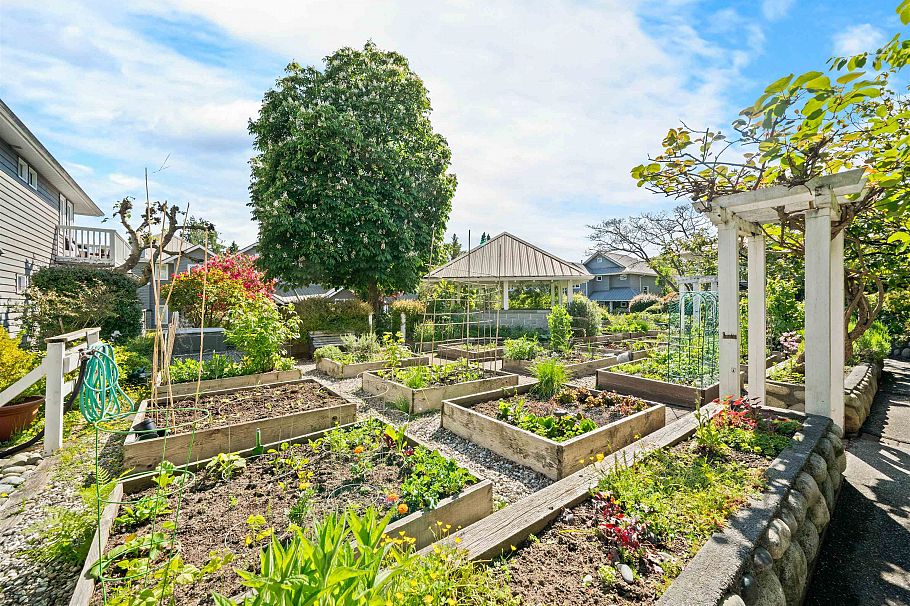 204 1528 Bowser Avenue North Vancouver, BC - 25