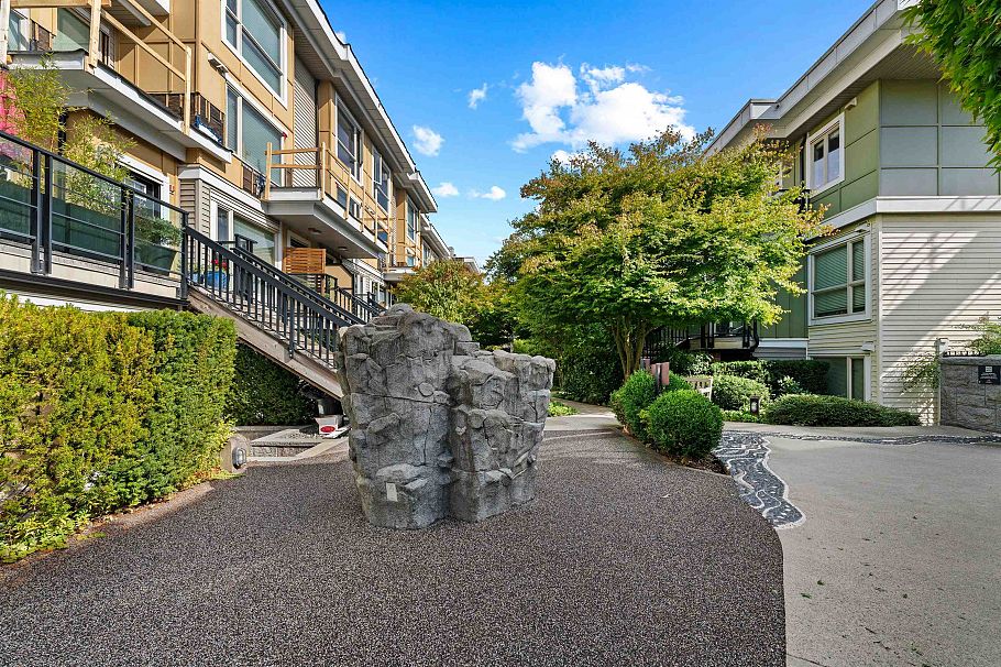 45 728 W 14th Street North Vancouver, BC - 26