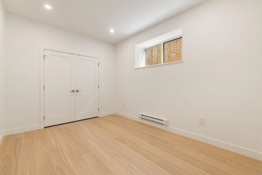 619 E 22nd Street North Vancouver, BC - 29