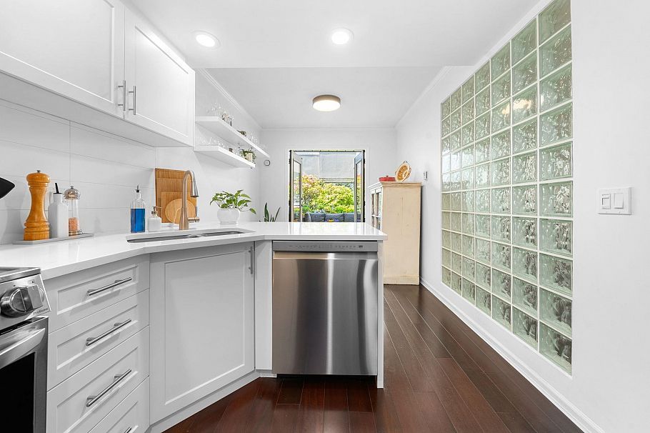 204 3151 Woodbine Drive North Vancouver, BC - 14