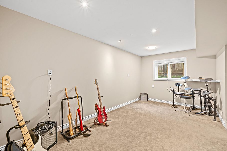 4622 Cove Cliff Road North Vancouver, BC - 34