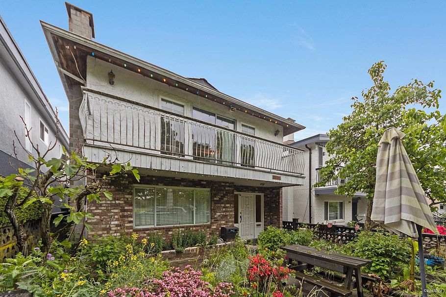 7396 Sherbrooke Street Vancouver, BC - 1