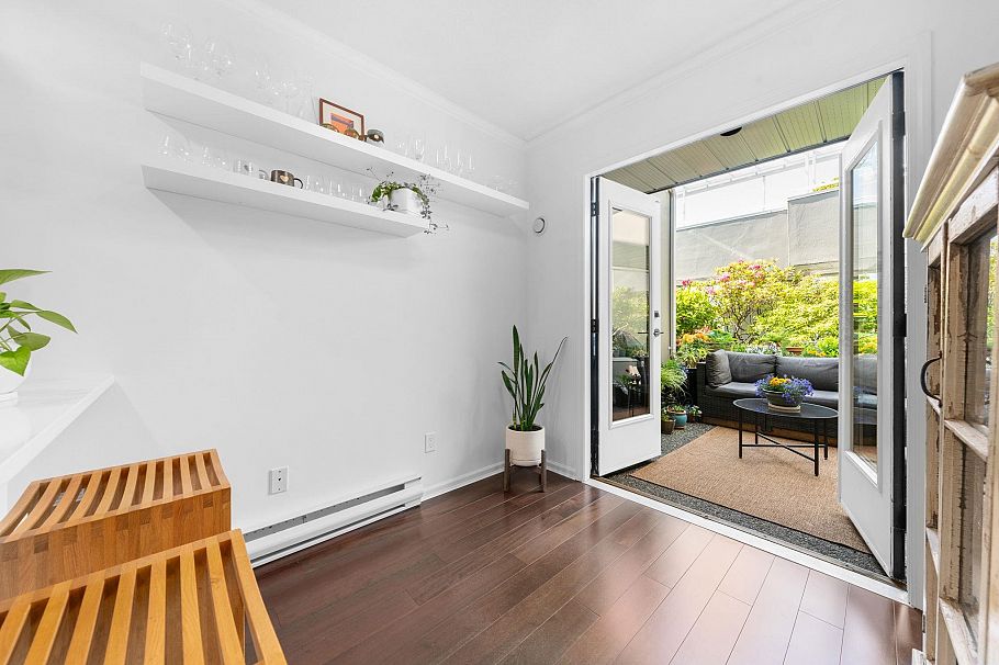 204 3151 Woodbine Drive North Vancouver, BC - 17