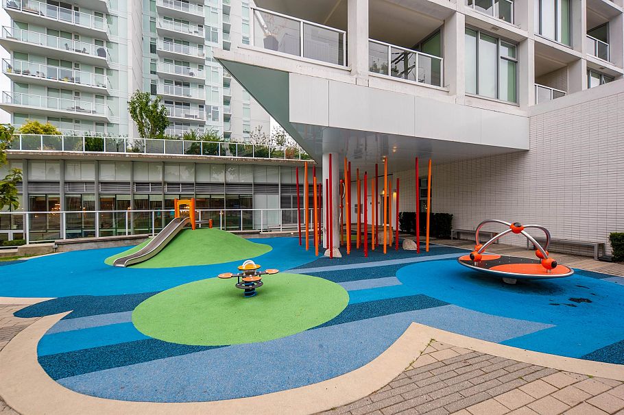 1709 2221 E 30 Avenue Vancouver, BC - 2