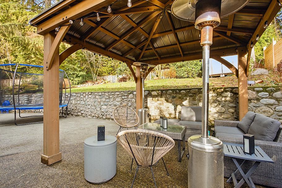 4938 Redonda Drive North Vancouver, BC - 35