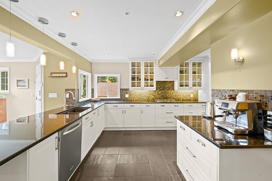 4622 Cove Cliff Road North Vancouver, BC - 16