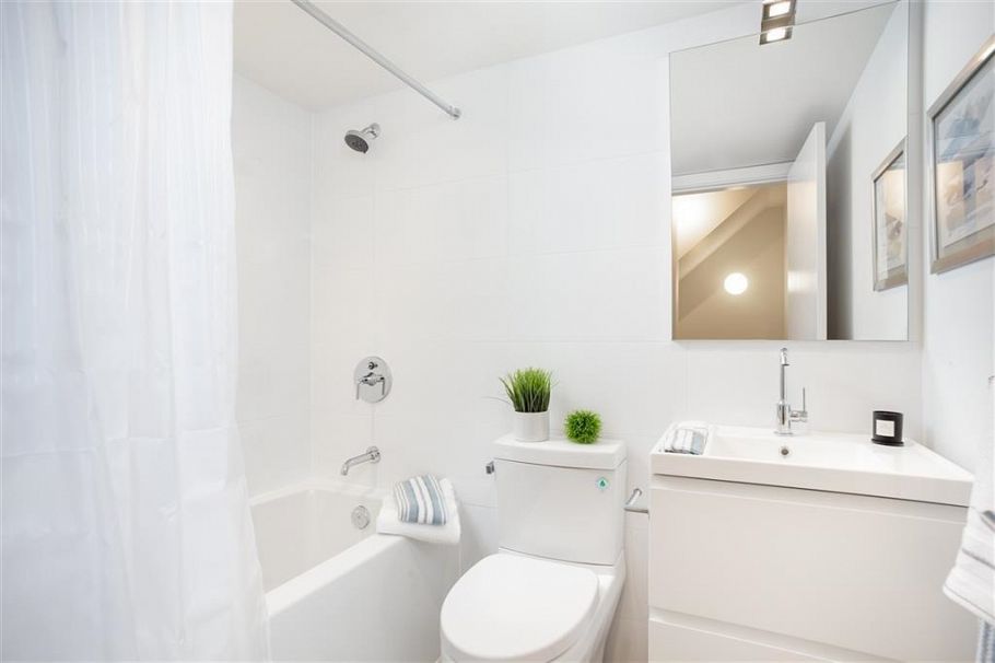 1135 Hornby Street Vancouver, BC - 1