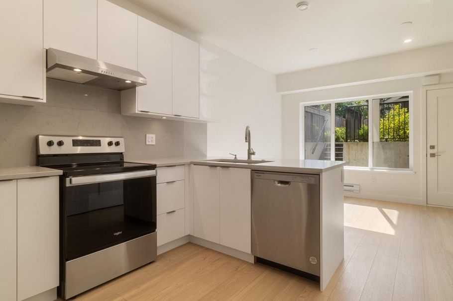 619 E 22nd Street North Vancouver, BC - 26