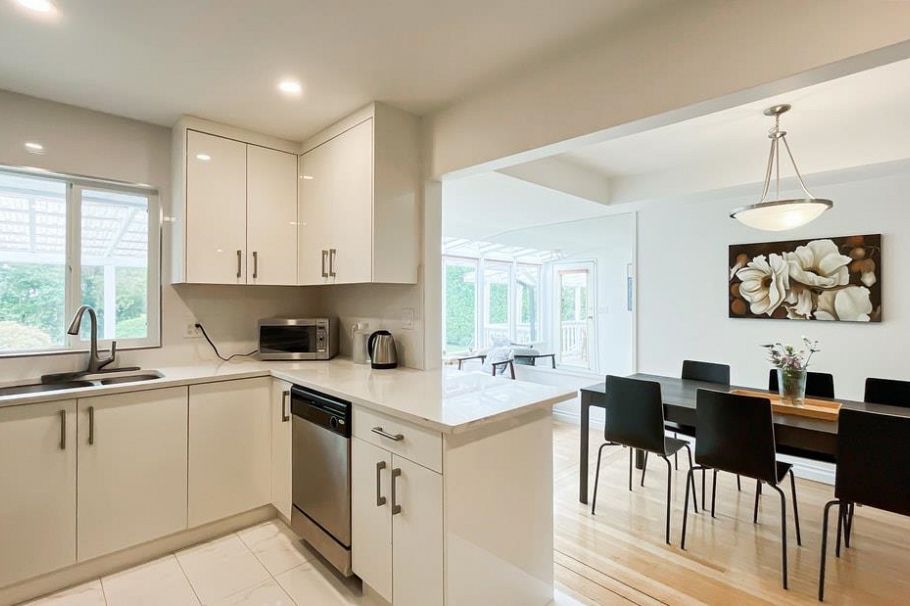 316 W Queens Road North Vancouver, BC - 16