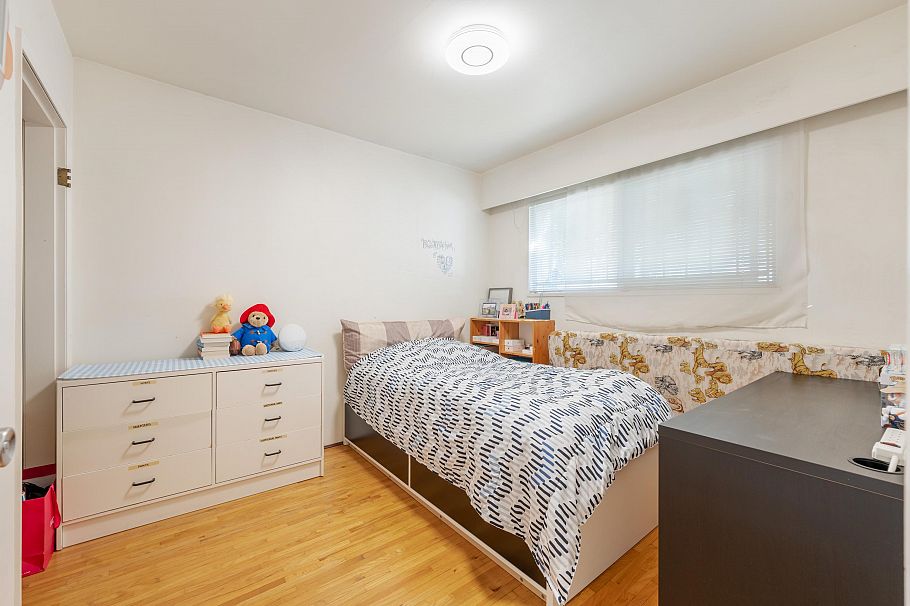 1465 E 49th Avenue Vancouver, BC - 8