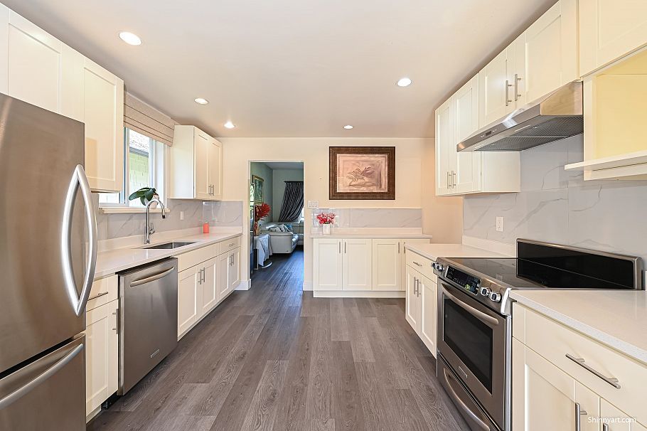 2696 W 42nd Avenue Vancouver, BC - 2