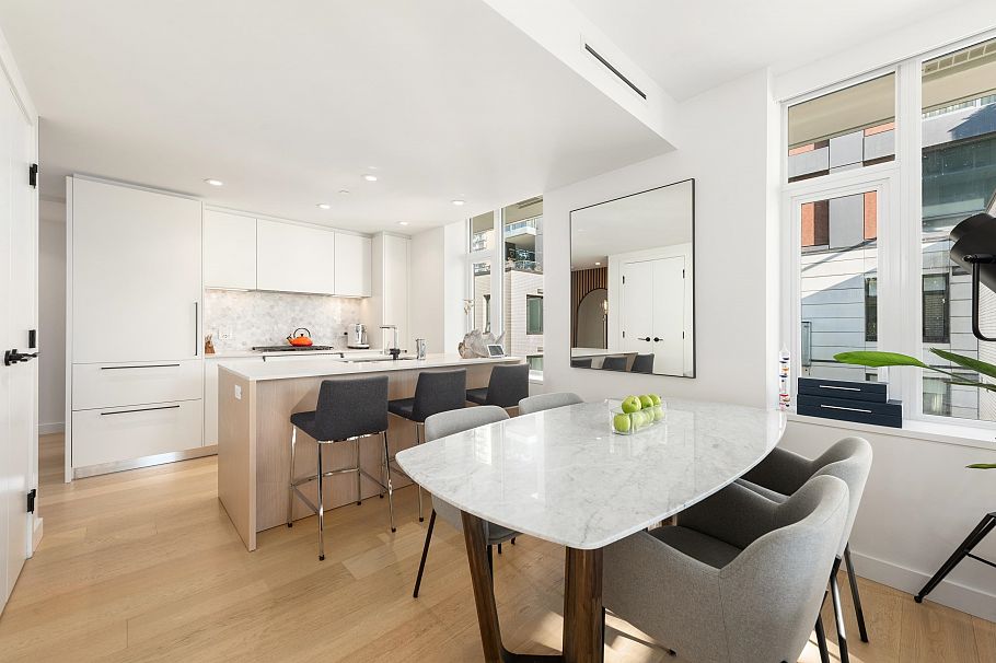 403 1365 Davie Street Vancouver, BC - 4