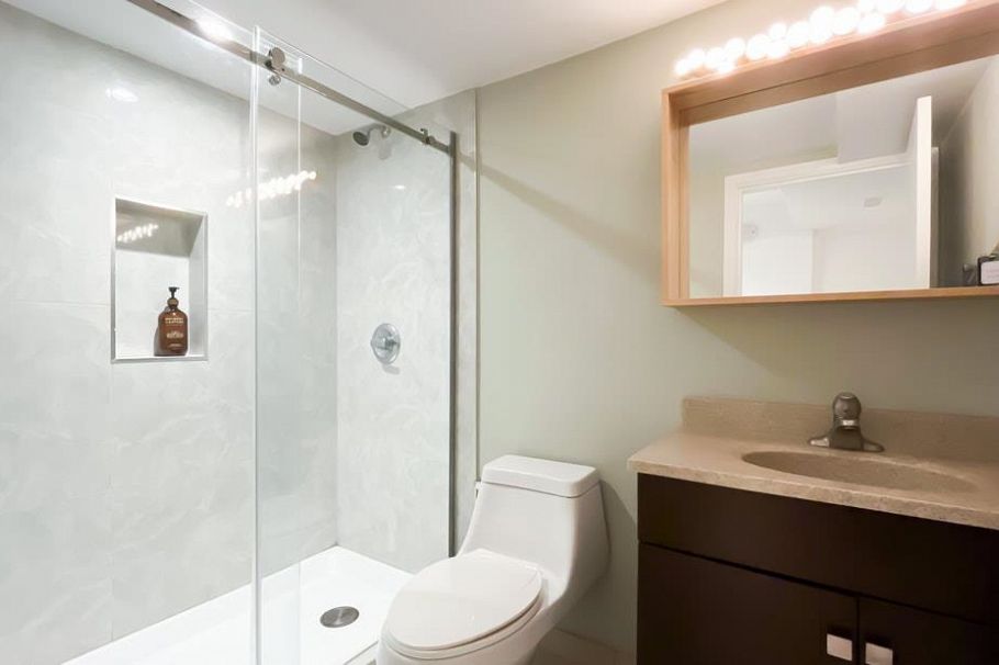 316 W Queens Road North Vancouver, BC - 34