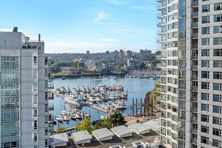 1608 198 Aquarius Mews Vancouver, BC - 1