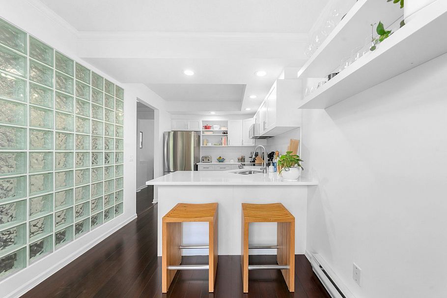 204 3151 Woodbine Drive North Vancouver, BC - 16