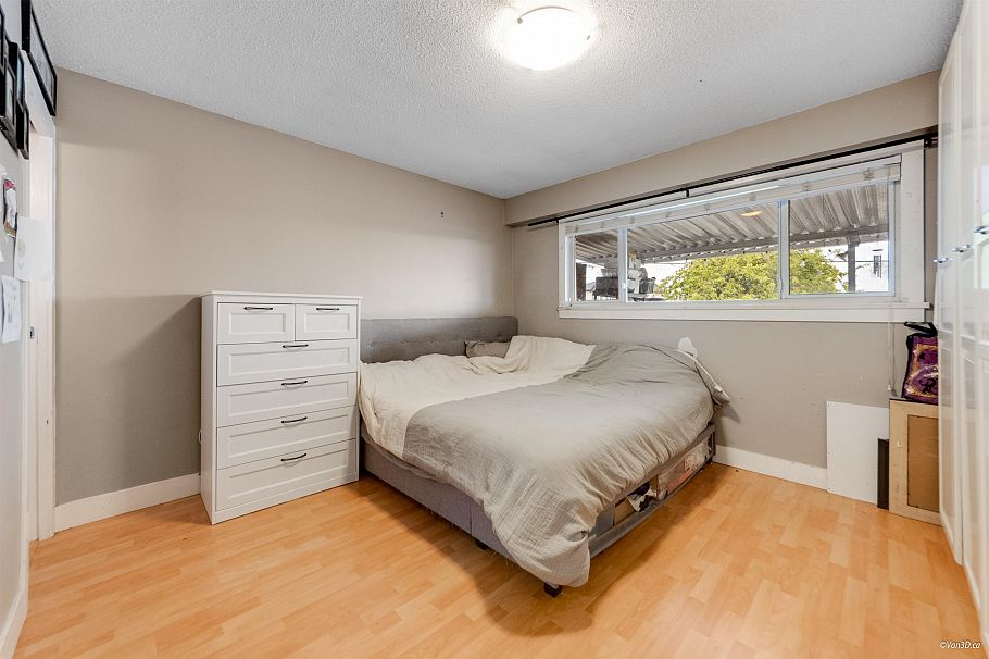 7396 Sherbrooke Street Vancouver, BC - 17