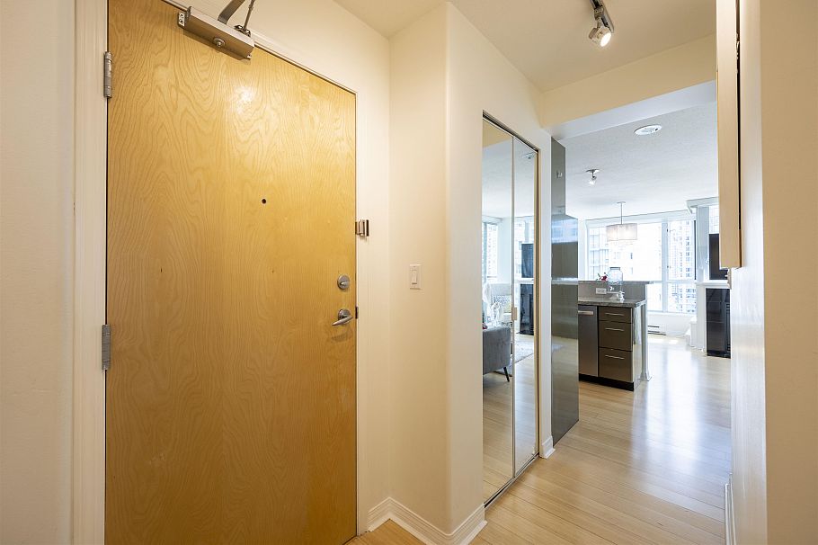 2201 1328 W Pender Street Vancouver, BC - 17