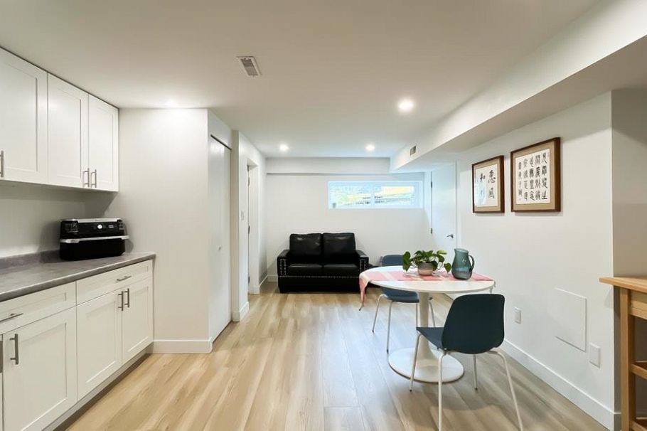 316 W Queens Road North Vancouver, BC - 33