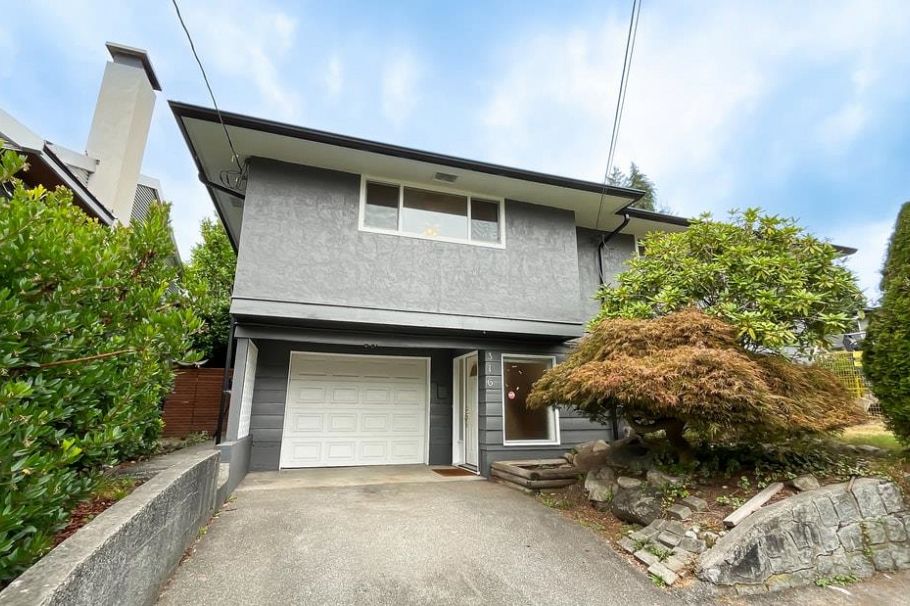 316 W Queens Road North Vancouver, BC - 1