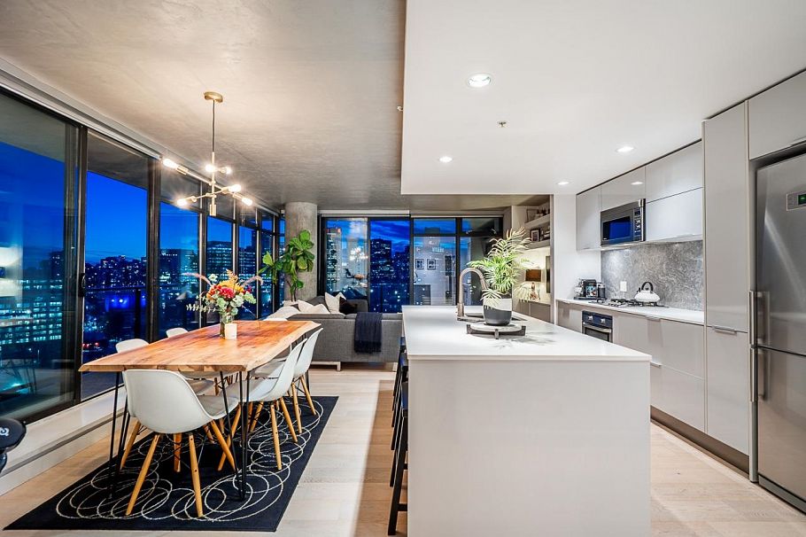 2305 108 W Cordova Street Vancouver, BC - 1