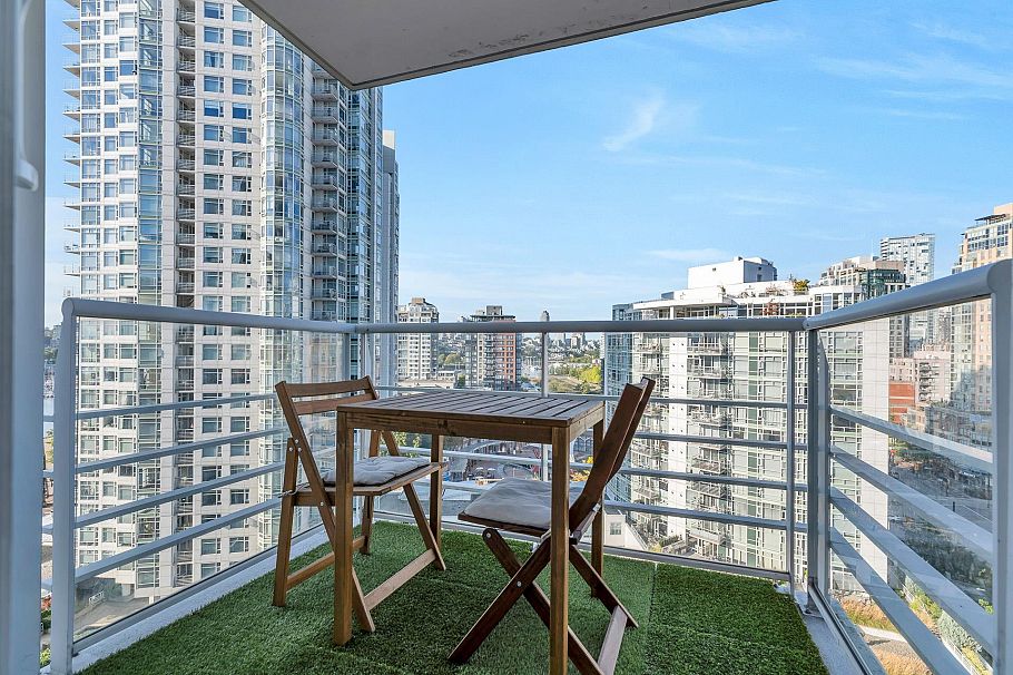 1608 198 Aquarius Mews Vancouver, BC - 20